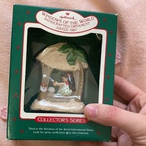 VINTAGE 1987 Hallmark Ornament window of the world